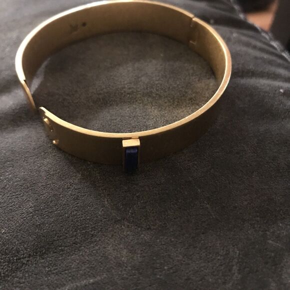 Fashion Bracelet Gold Tone Purple Stone Off Center Signed Madewell Cursive M - Picture 5 of 6